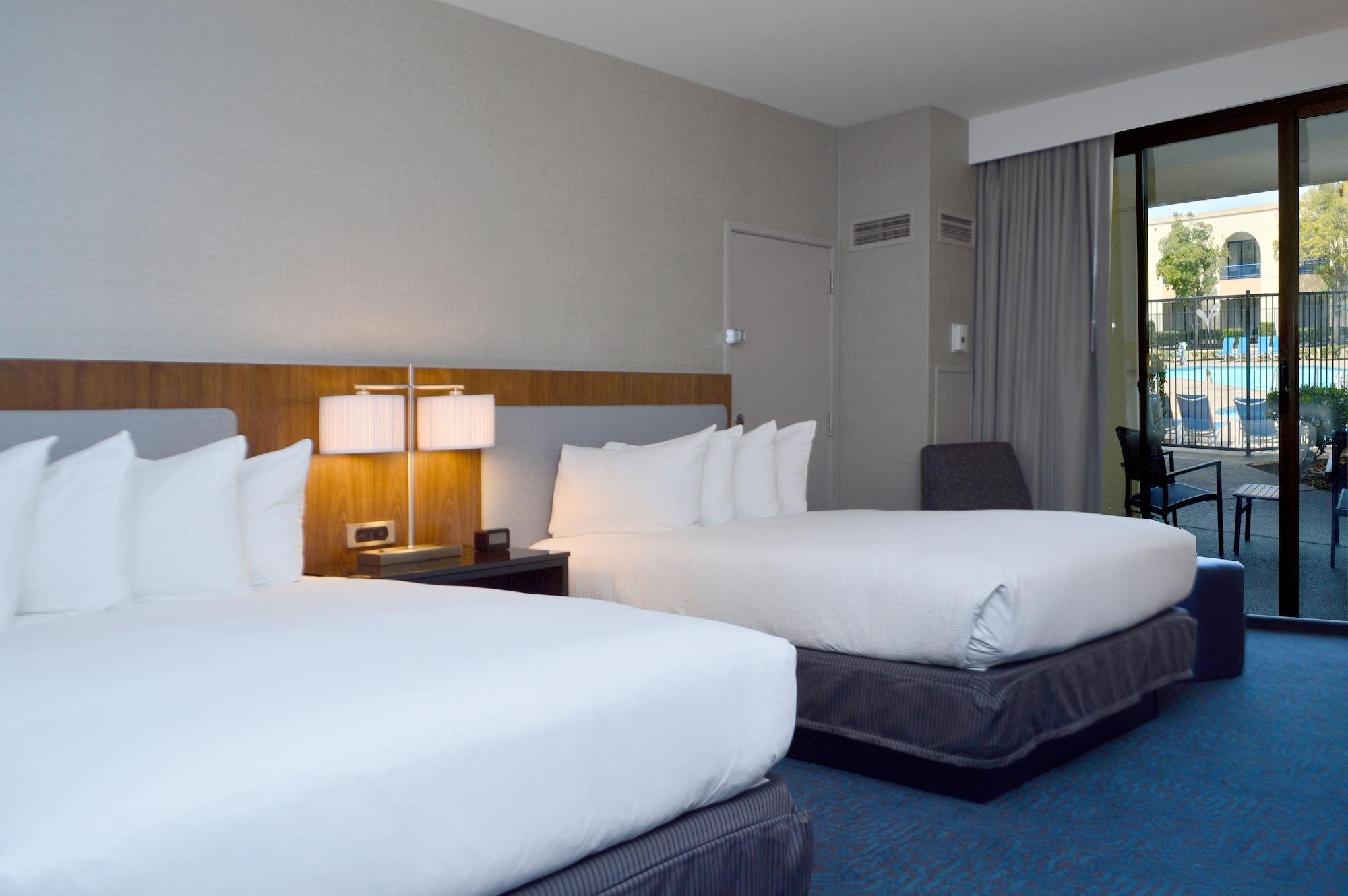 Готель Doubletree By Hilton Newark-Fremont Екстер'єр фото