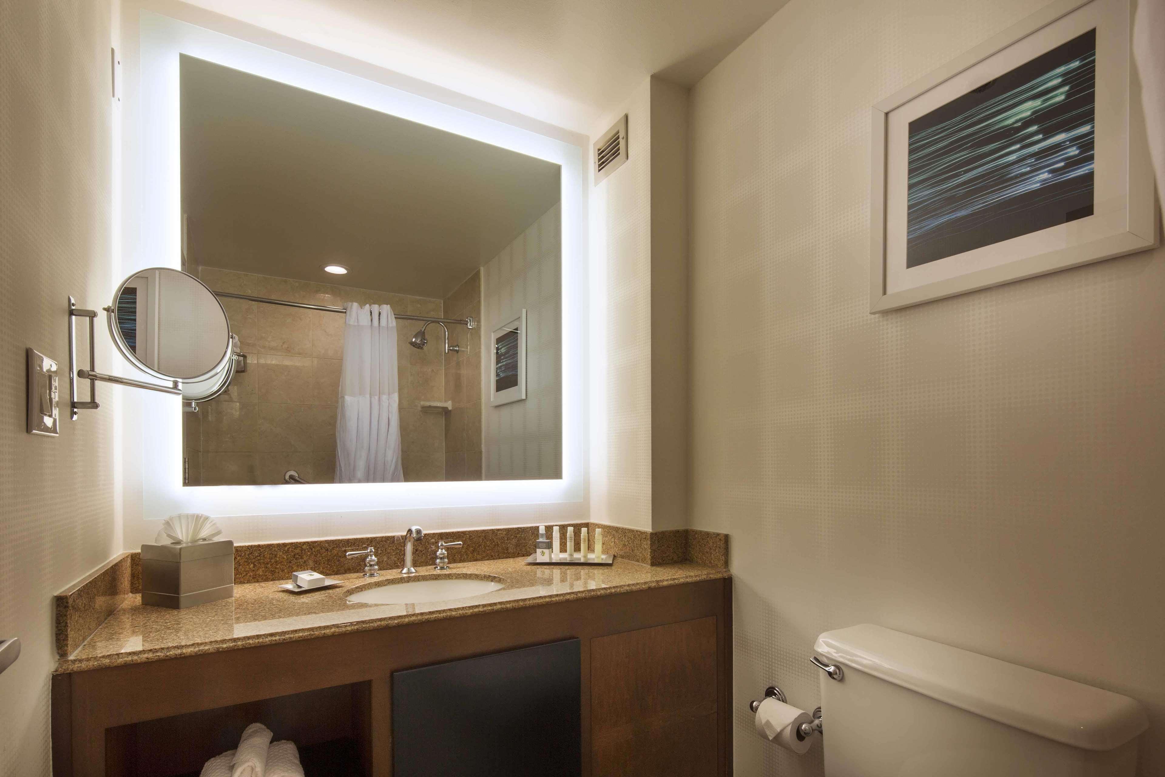 Готель Doubletree By Hilton Newark-Fremont Екстер'єр фото