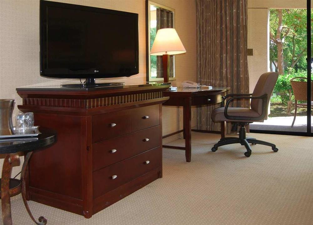 Готель Doubletree By Hilton Newark-Fremont Номер фото