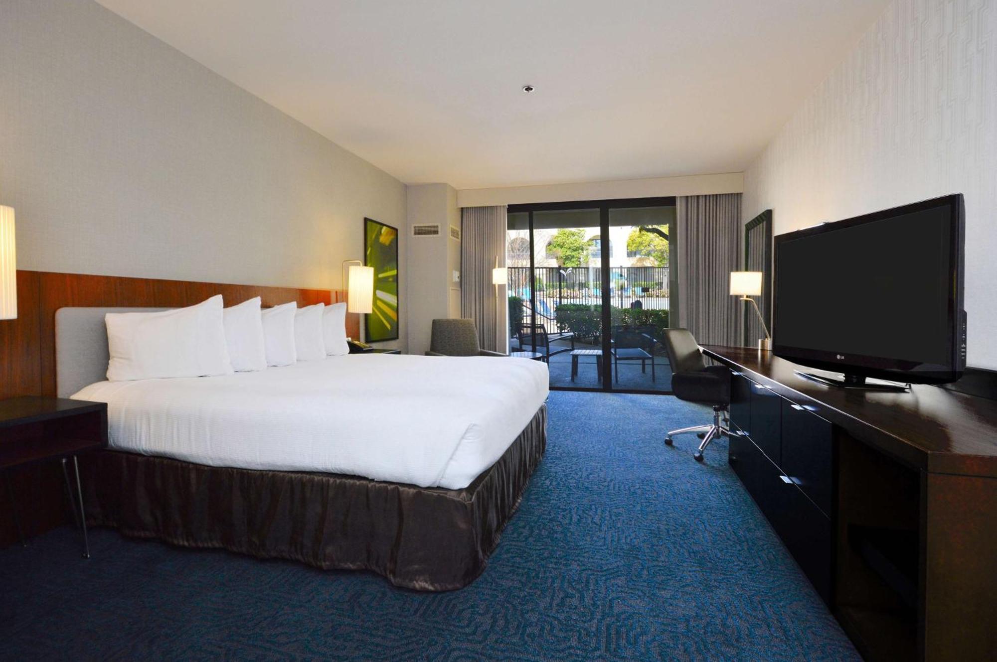 Готель Doubletree By Hilton Newark-Fremont Екстер'єр фото