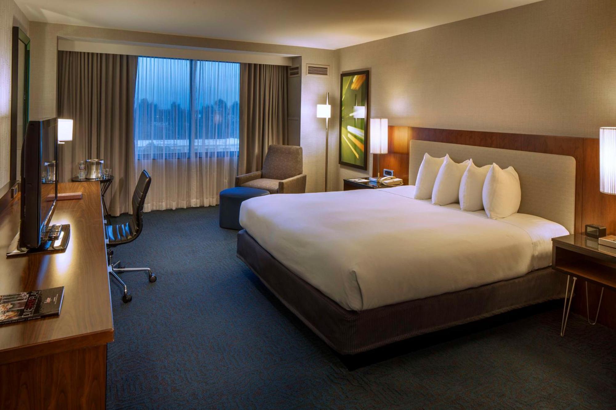 Готель Doubletree By Hilton Newark-Fremont Екстер'єр фото