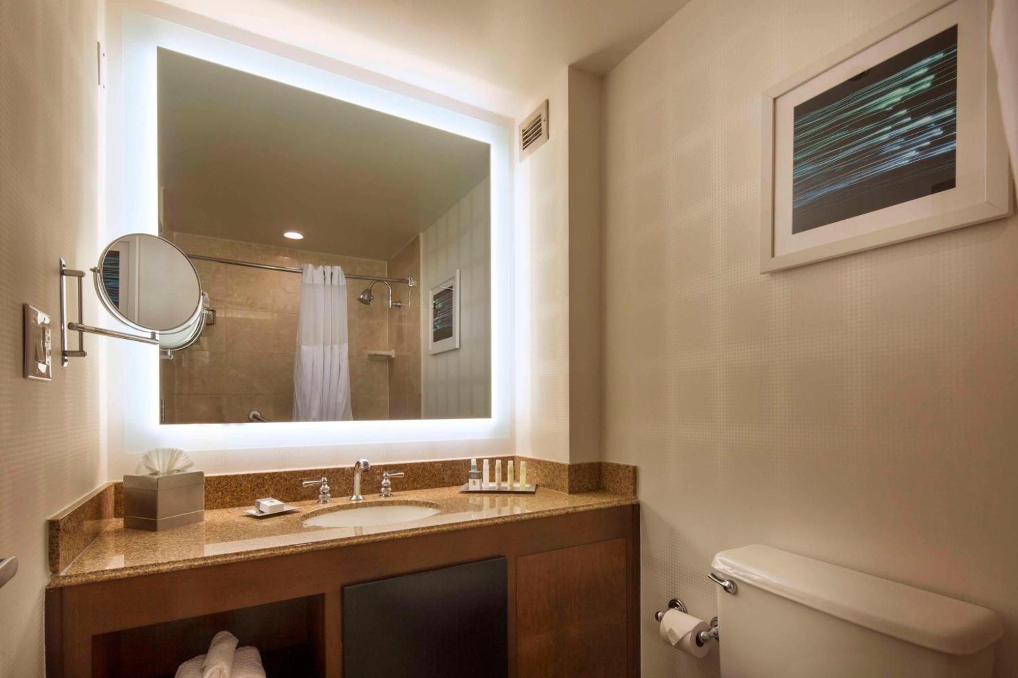 Готель Doubletree By Hilton Newark-Fremont Екстер'єр фото