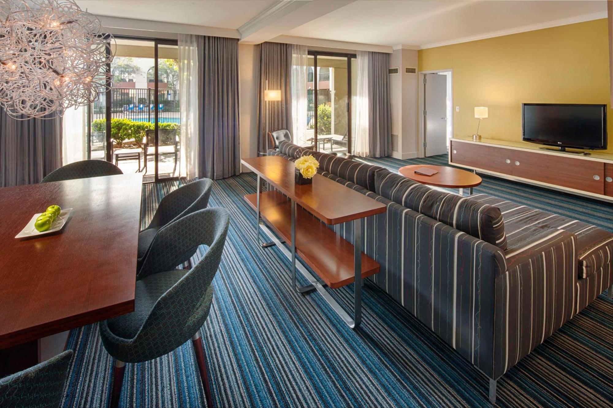 Готель Doubletree By Hilton Newark-Fremont Екстер'єр фото