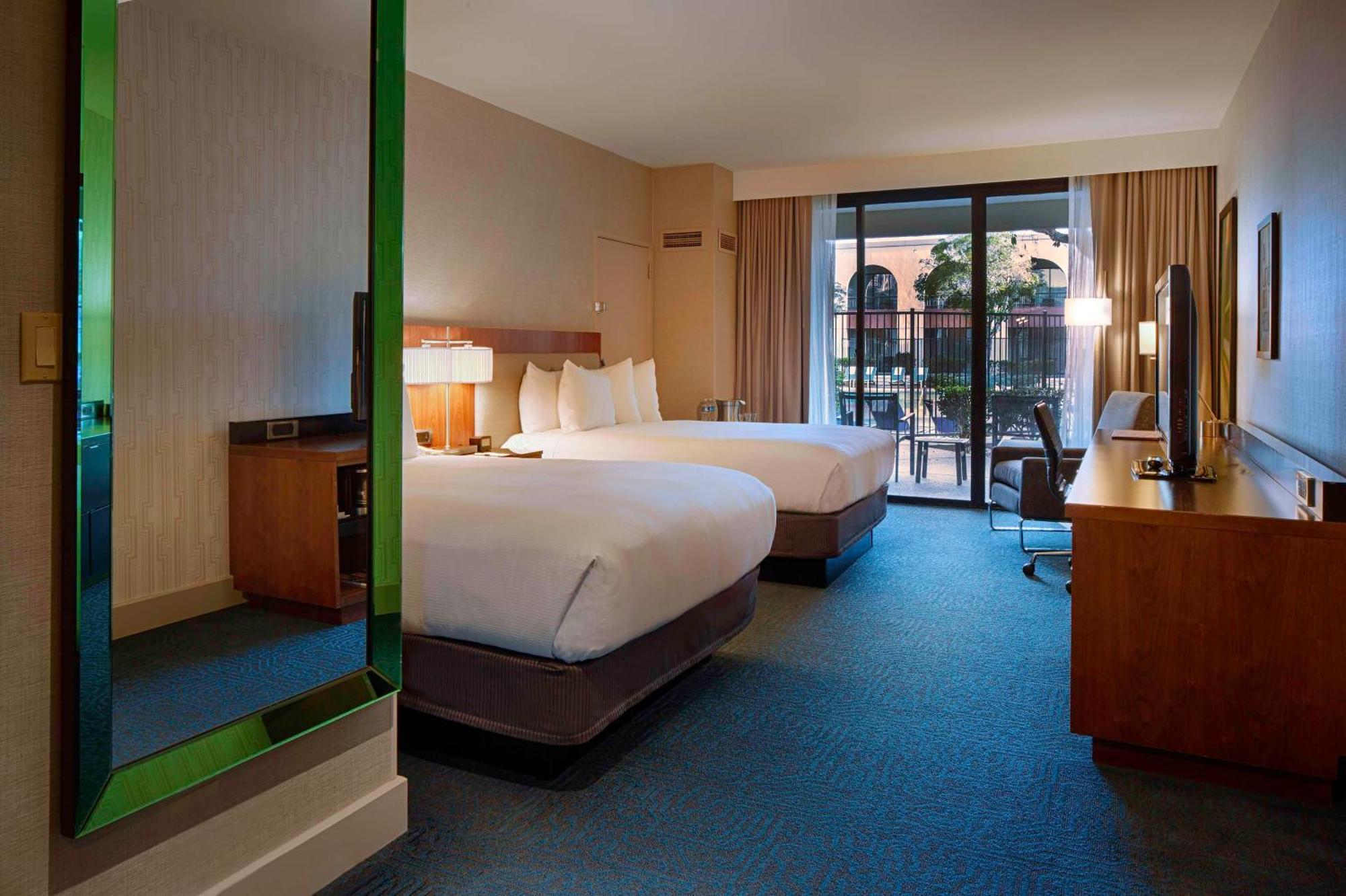 Готель Doubletree By Hilton Newark-Fremont Екстер'єр фото
