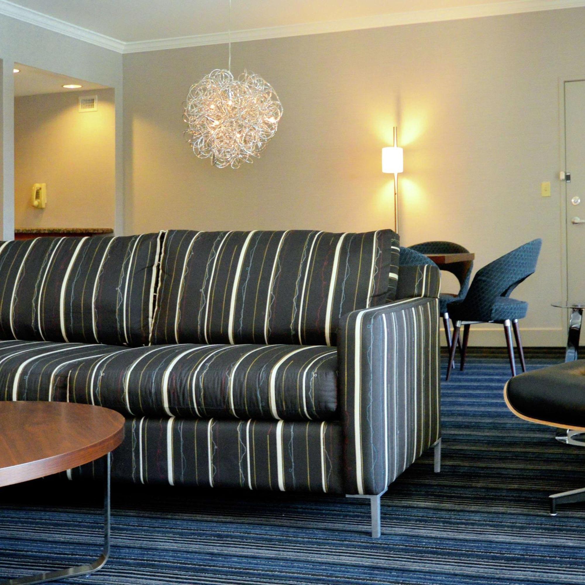 Готель Doubletree By Hilton Newark-Fremont Екстер'єр фото